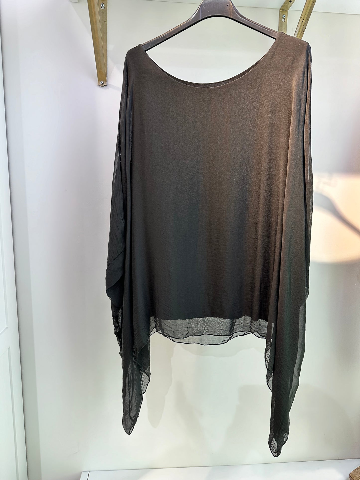 Italian Silk Scoop Neck Flowy Top - Black
