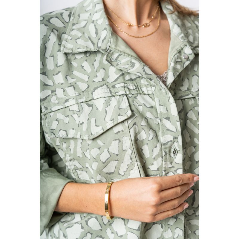 GIRAFFE PRINT BUTTON-UP JACKET - OLIVE